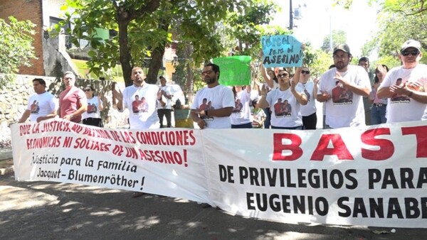 Familiares de víctimas del accidente en San Bernardino exigen justicia frente a la Agrupación Especializada