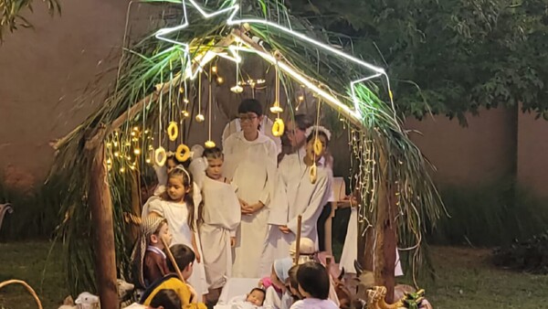 Niños emocionan con pesebre viviente en Concepción