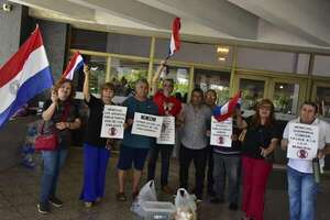 Jubilados y pensionados municipales anuncian movilizaciones desde el lunes - Nacionales - ABC Color