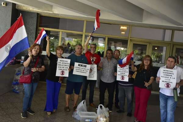 Jubilados y pensionados municipales anuncian movilizaciones desde el lunes - Nacionales - ABC Color
