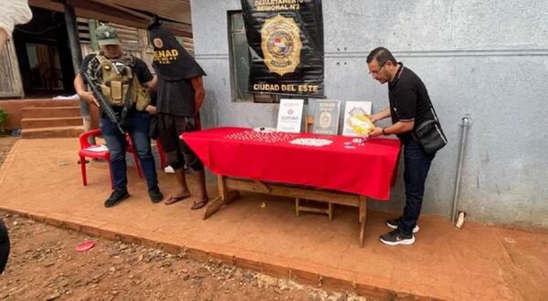Madama y encargado de un burdel imputados por vender el “purete”