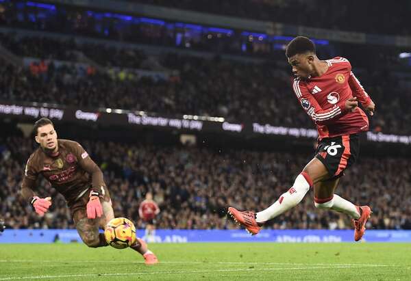 Manchester United gana ‘in extremis’ el derbi contra el City, Chelsea sigue en racha - Fútbol Internacional - ABC Color