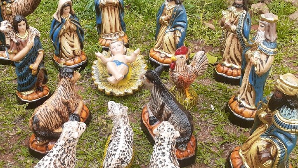 Artesana experta en pintar al Niño Jesús forma parte de Expo Pesebre