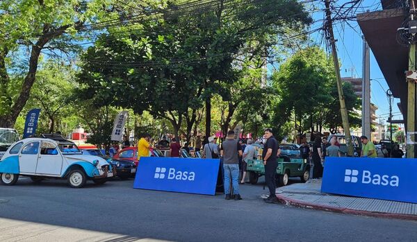 Clásicos de la Plaza trae el pasado al centro de Asunción con el apoyo de BASA