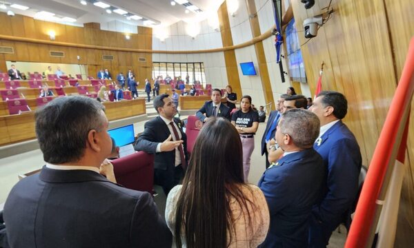 Diputados: dilatan pedido de desafuero de Esteban Samaniego
