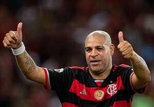 Versus / Flamengo homenajea al 'Emperador' Adriano en partido de despedida