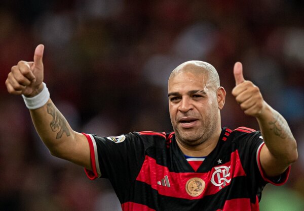 Versus / Flamengo homenajea al 'Emperador' Adriano en partido de despedida