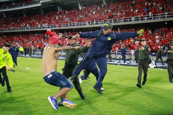 Versus / Atlético Nacional gana la Copa Colombia en final con disturbios y heridos