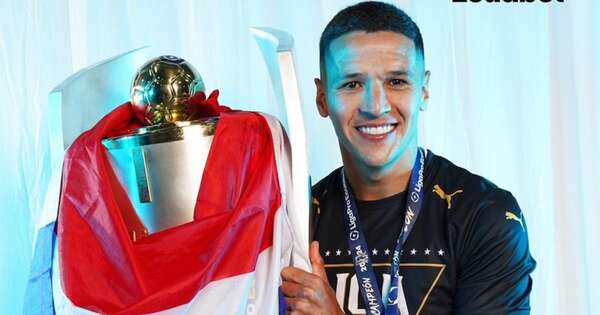 La Nación / “Coroné lindo año con el club y la selección”