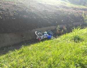 JOVEN MOTOCICLISTA PERDIÓ LA VIDA TRAS CAÍDA EN NATALIO  - Itapúa Noticias