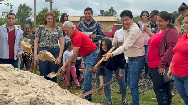 Palada inicial para la construcción de 66 viviendas en Hernandarias - La Clave