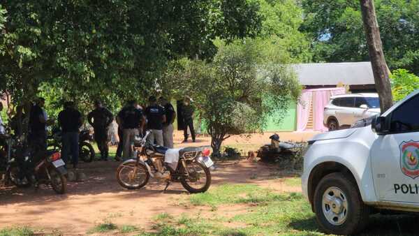 Hallan sin vida a una embarazada dentro de un vehículo