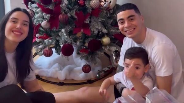 [VIDEO] ¡Mirá cómo Miguel Almirón armó su arbolito con toda su familia!