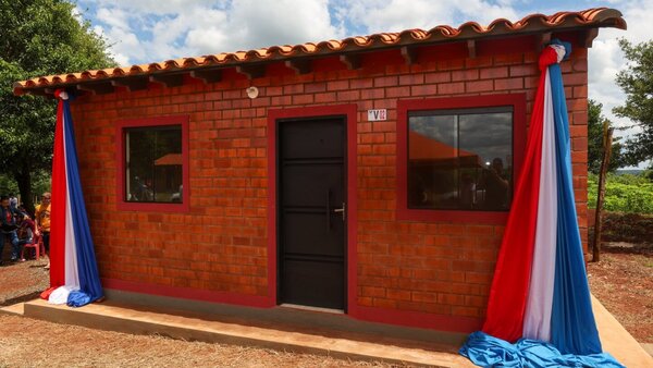 Gobierno “gestiona” 22.000 casas sociales, pero solo entregará 6.000 en 2024, admite ministro