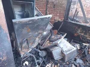 Dos casas fueron afectadas por un incendio en Fernando - Policiales - ABC Color