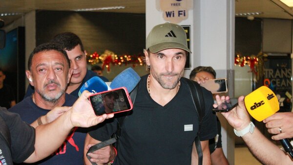 Martínez arriba al país