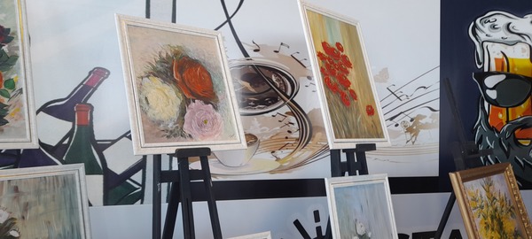 Habilitan muestra de arte en un reconocido shopping con apoyo del municipio encarnaceno