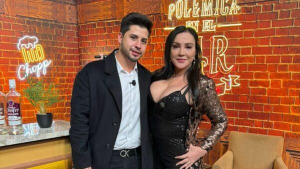 Zuni Castiñeira pilló que laschi le tantean full a su novio
