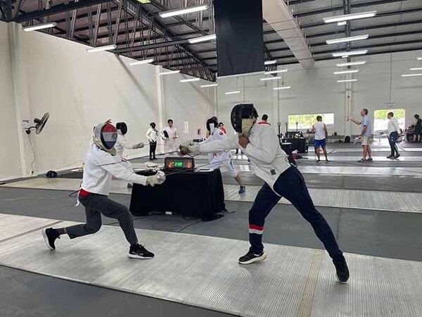 Escuela de Esgrima es la nueva propuesta deportiva en la Gobernación para los altoparanaenses | DIARIO PRIMERA PLANA