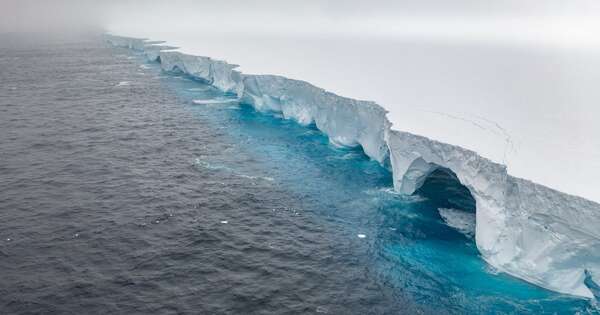 La Nación / El iceberg más grande del mundo vuelve a ponerse en marcha