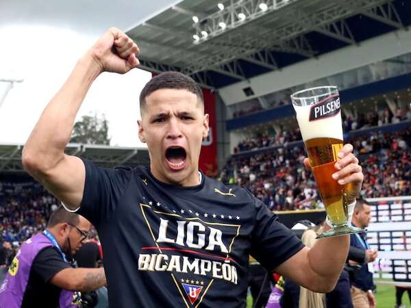 “La preferencia es mantener a Alex Arce cerca de Paraguay” - Fútbol Internacional - ABC Color