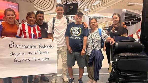 Alex Arce llegó a Paraguay para pasar sus vacaciones mientras se define su futuro