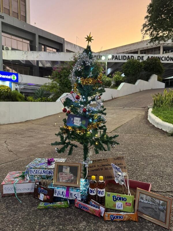 Un arbolito para Nenecho: estos fueron sus regalos y decoraciones - Nacionales - ABC Color