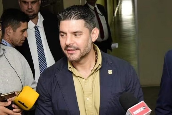 Nenecho defiende cobro de impuestos pese a críticas por gestión