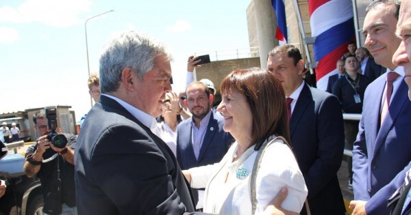 Bullrich y Valdés viajaron a Yacyretá para reabrir un paso fronterizo con Paraguay
