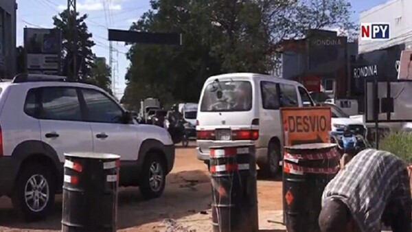 Caos en el tráfico por obra en Mariscal López