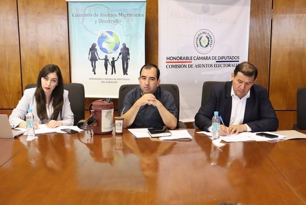 Analizan inscripción de compatriotas migrantes en el padrón electoral - ADN Digital