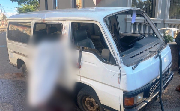 Dos muertos tras choque entre camioneta y minibús - Noticiero Paraguay