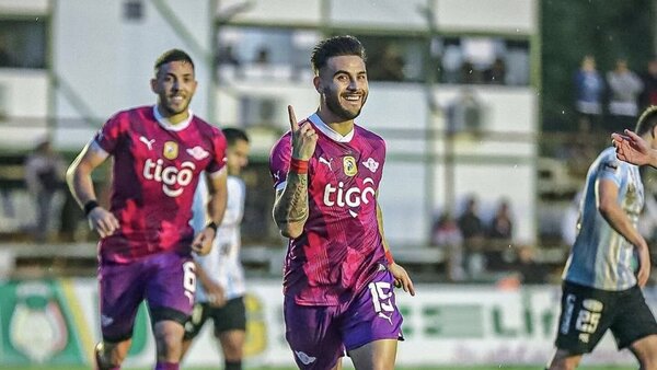 Héctor Villalba no sigue en el Guma