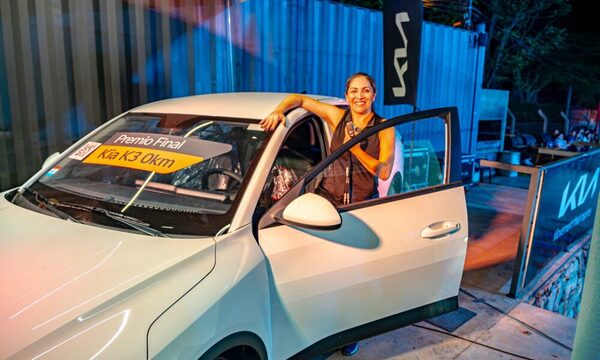 Finalizó el circuito Kia de Pádel y premió con un 0km.