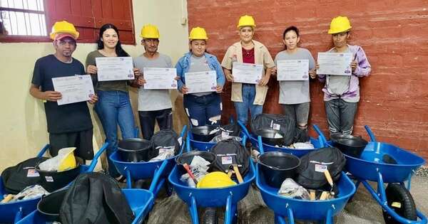 Diario HOY | Mujeres albañiles se preparan para construir el nuevo barrio Tacumbú