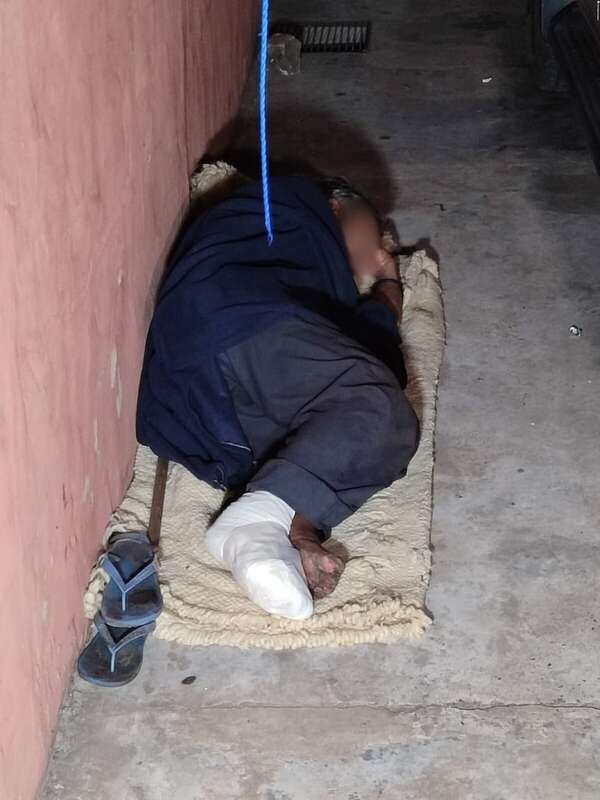 Vecinos de Zeballos Cué denuncian abandono de adulto mayor y solicitan atención médica urgente - Nacionales - ABC Color