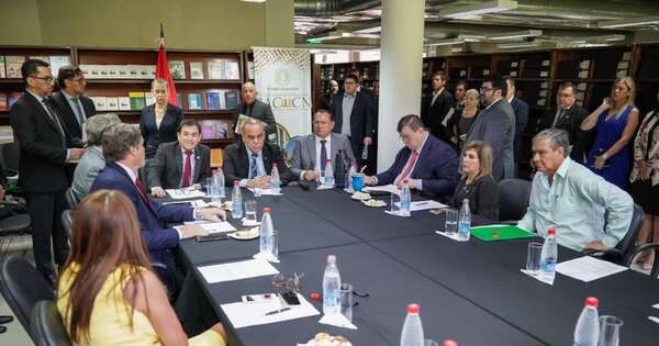 La Nación / Disponen transmisión de reuniones de líderes de bancada
