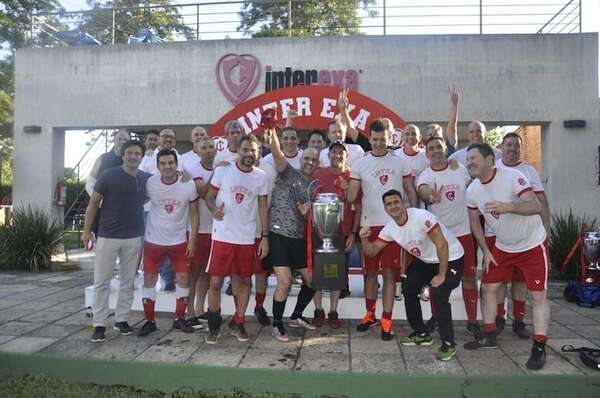 Equipo 92/93, tricampeón del Inter-Exa - Fútbol - ABC Color