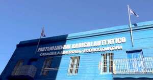 La Nación / Instan a renuncia masiva