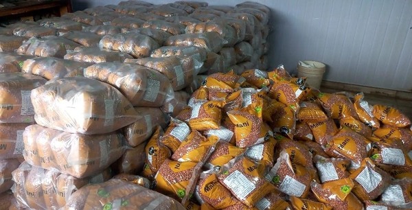 Productores nucleados en Cooperativas comercializan yerba mate y maní a la SEN