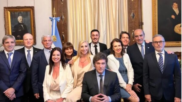 Milei pidió "austeridad" a sus funcionarios en vacaciones - 1000 Noticias