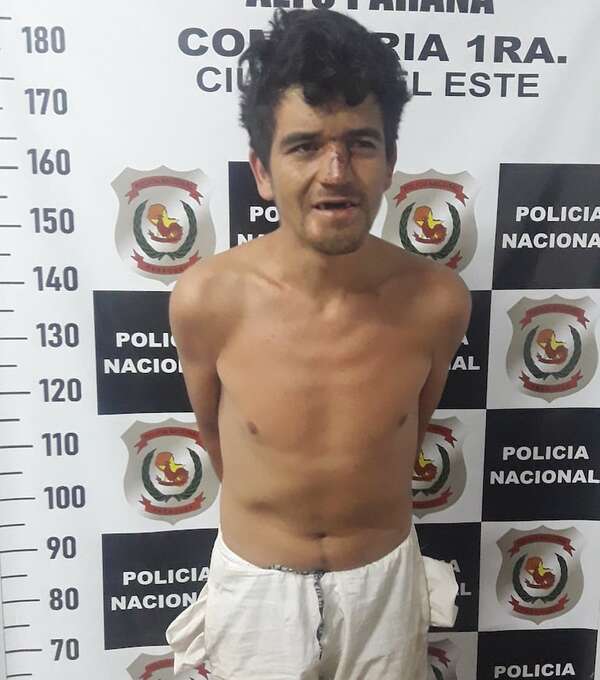 Armado con dos cuchillos robó un celular en pleno microcentro de Ciudad del Este y terminó detenido - ABC en el Este - ABC Color