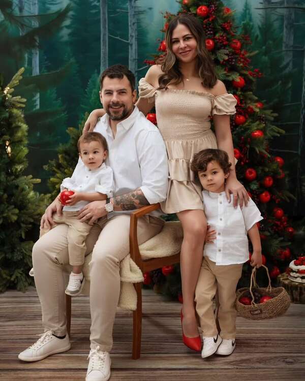 ¡Mirá las postales de Andrea Quattrocchi y su familia esperando felices la Navidad! - Gente - ABC Color