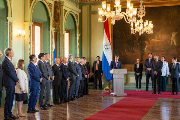 Saludo del cuerpo diplomático a Santiago Peña - Política - ABC Color