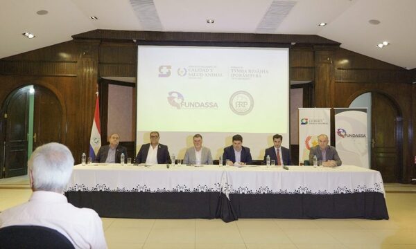FUNDASSA y SENACSA firman convenio para fortalecer sanidad y trazabilidad ganadera en Paraguay