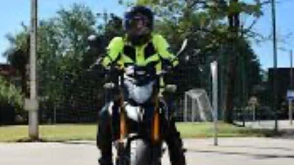 Motoca ayudó a abrir el paso y se convirtió en héroe