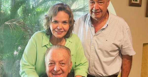 Lilian se muestra con Wasmosy antes de lanzarse por el liderazgo de la disidencia