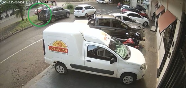 Mujer hurta dinero de la camioneta de una jueza en Alto Paraná - ADN Digital