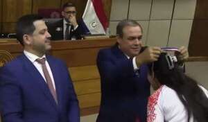 Vergüenza en Diputados: medallas se desarman durante la premiación a atletas destacados - Política - ABC Color