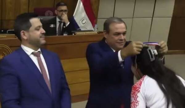 Vergüenza en Diputados: medallas se desarman durante la premiación a atletas destacados - Política - ABC Color